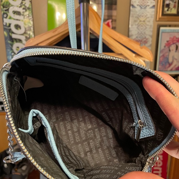 Beautiful Steve Madden blue faux leather bag - Picture 9 of 10